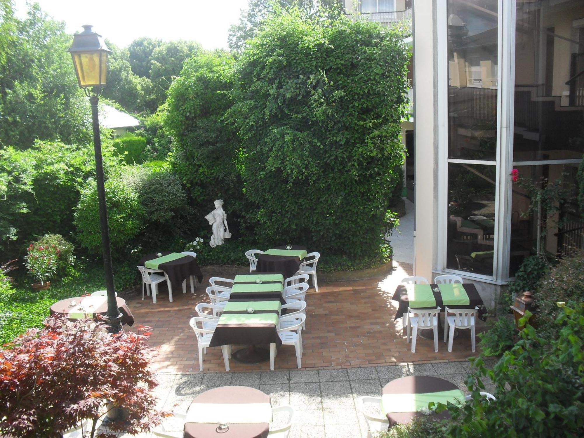 法兰西酒店 - 法国国王餐厅 Le Controis-en-Sologne 外观 照片